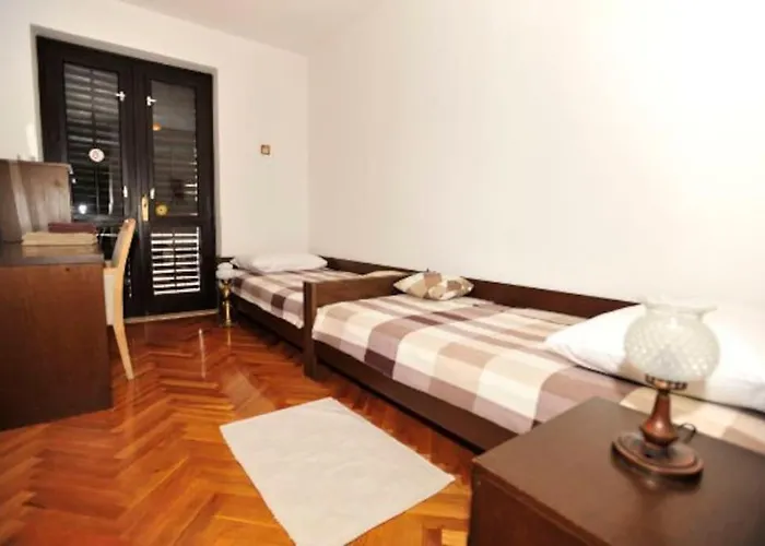 Seaview Apartment Ema